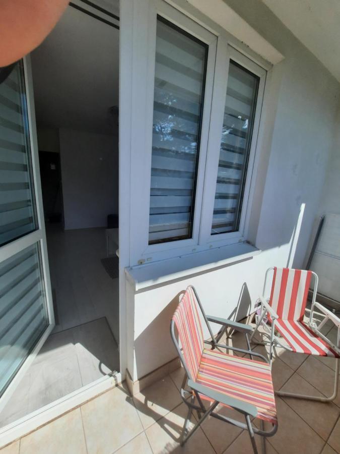 Apartament Zorzy Przy Instytucie Kardiologii Anin Warszawa Exteriör bild