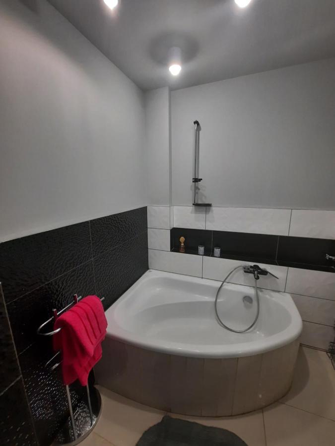 Apartament Zorzy Przy Instytucie Kardiologii Anin Warszawa Exteriör bild