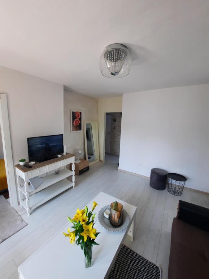 Apartament Zorzy Przy Instytucie Kardiologii Anin Warszawa Exteriör bild