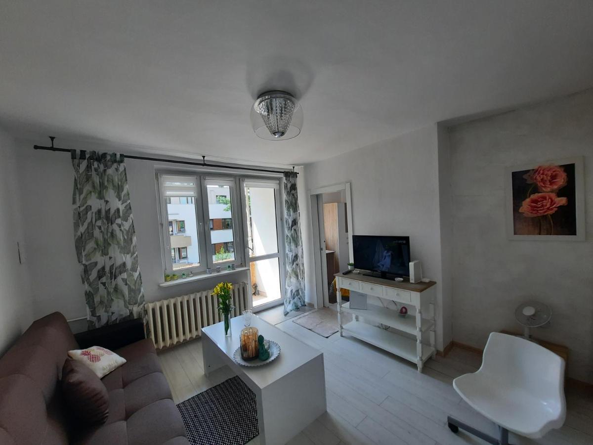 Apartament Zorzy Przy Instytucie Kardiologii Anin Warszawa Exteriör bild