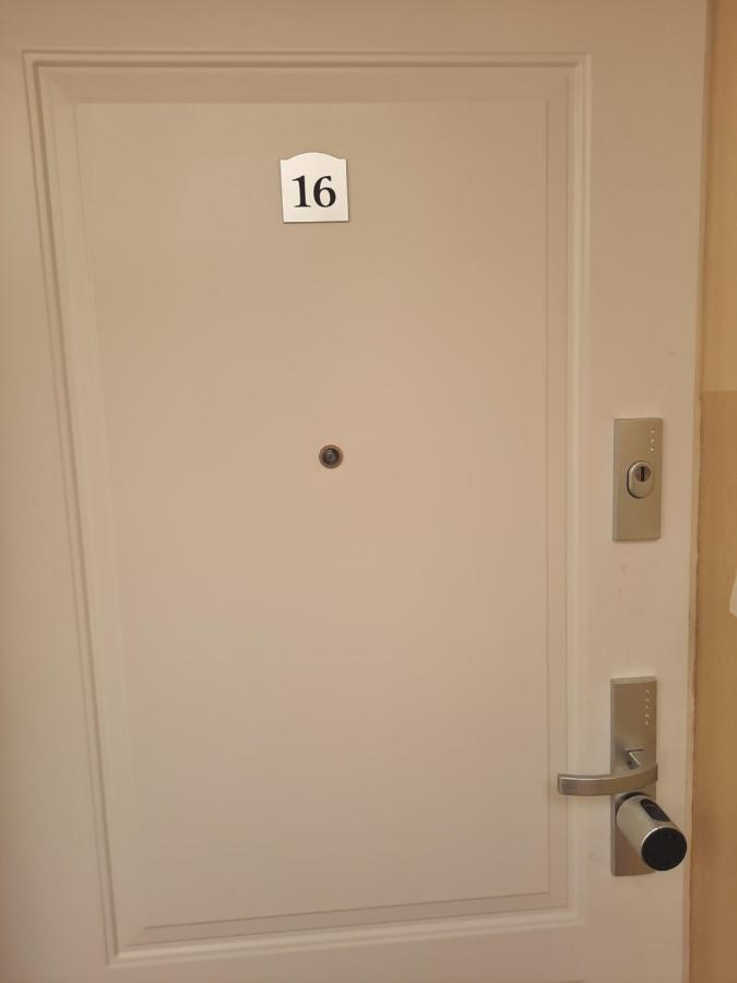 Apartament Zorzy Przy Instytucie Kardiologii Anin Lägenhet Warszawa Exteriör bild